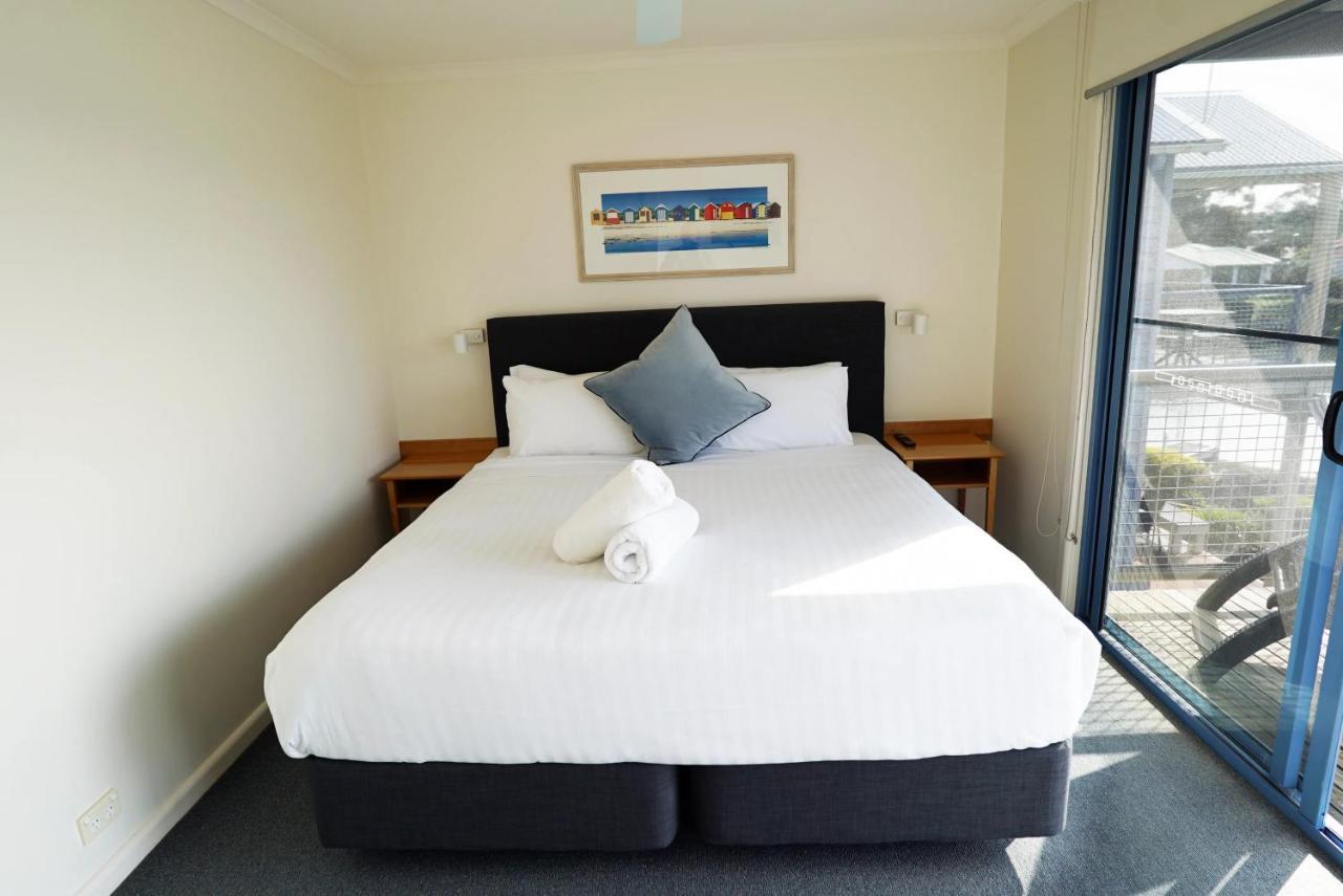Captains Cove Resort - Waterfront Apartments Paynesville Exterior foto