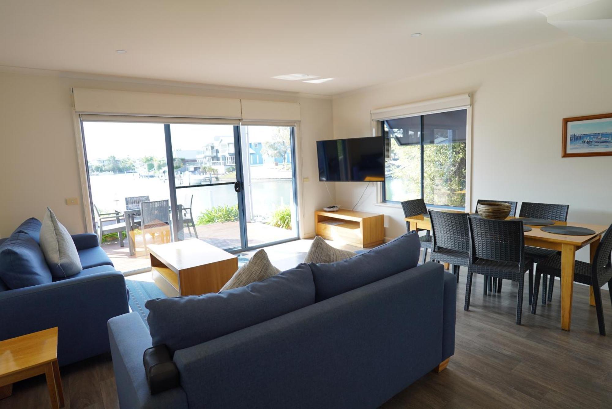 Captains Cove Resort - Waterfront Apartments Paynesville Exterior foto