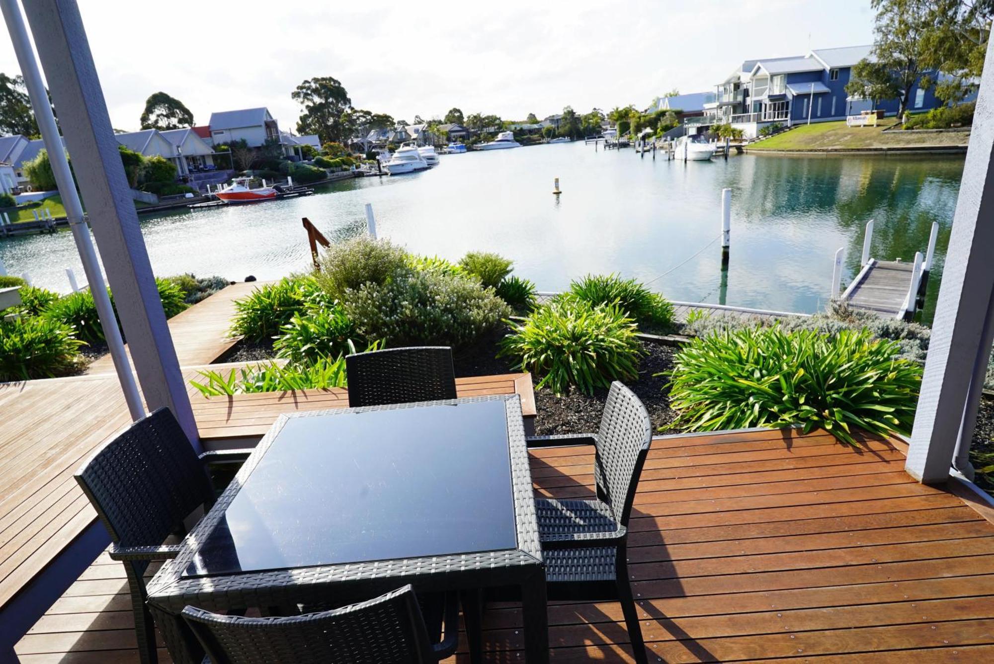 Captains Cove Resort - Waterfront Apartments Paynesville Exterior foto